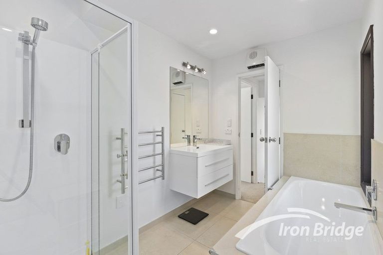 Photo of property in 2/51 Seaton Road, Murrays Bay, Auckland, 0630