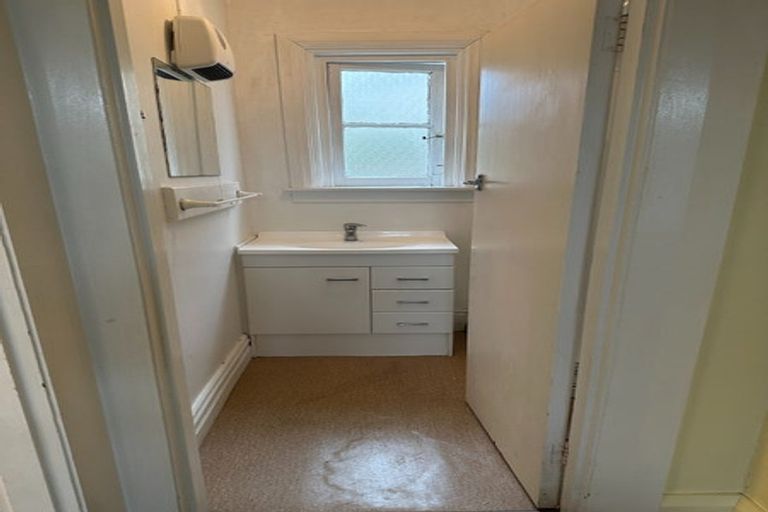 Photo of property in 5 Howe Street, North Dunedin, Dunedin, 9016