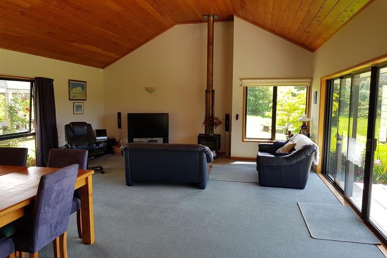 Photo of property in 87 Hurndall Street East, Maungaturoto, 0520