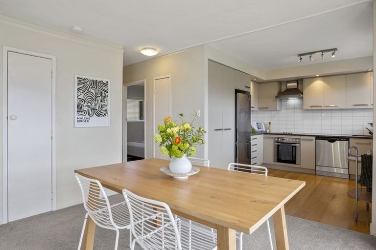 Photo of property in 2/103 Vauxhall Road, Narrow Neck, Auckland, 0624