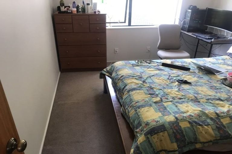 Photo of property in 43 Greenvalley Rise, Glenfield, Auckland, 0629