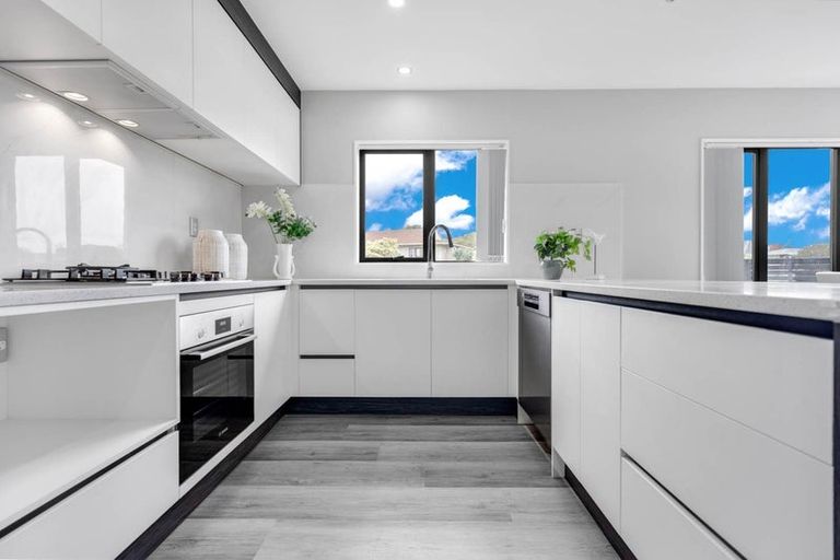 Photo of property in 12 Sheralee Place, Bucklands Beach, Auckland, 2014