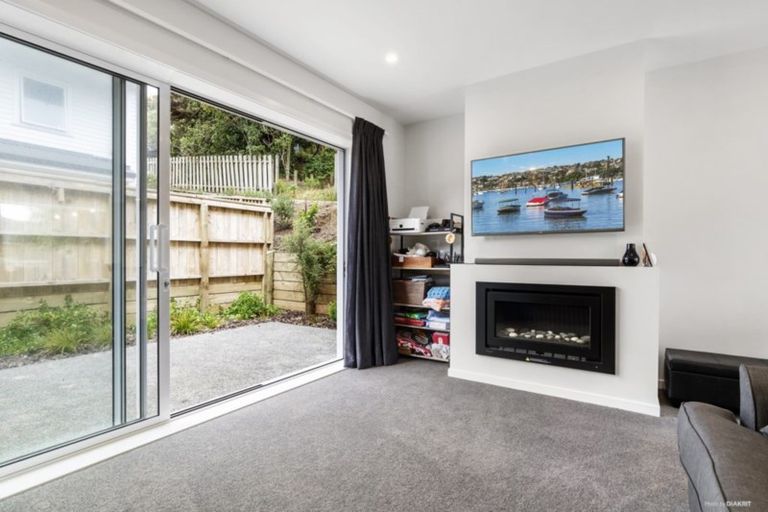 Photo of property in 56e Nicholson Road, Khandallah, Wellington, 6035