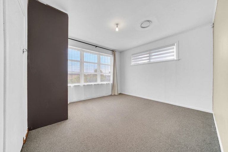 Photo of property in 52 Seymour Road, Sunnyvale, Auckland, 0612