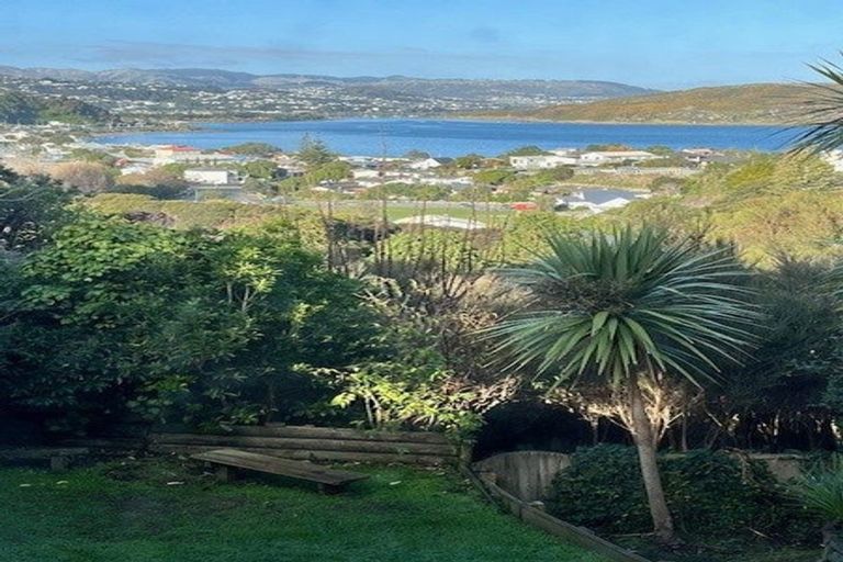 Photo of property in 16 Corlett Road, Plimmerton, Porirua, 5026