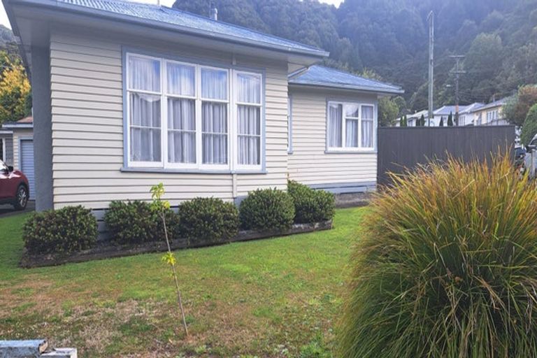 Photo of property in 1 Puriri Street, Wainuiomata, Lower Hutt, 5014