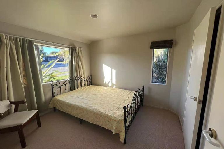 Photo of property in 2 Myers Grove, Churton Park, Wellington, 6037