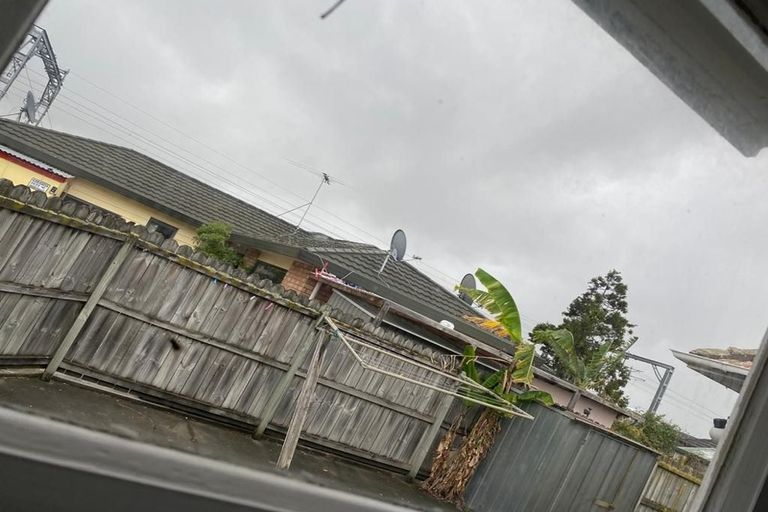 Photo of property in 70 Cambridge Terrace, Papatoetoe, Auckland, 2025