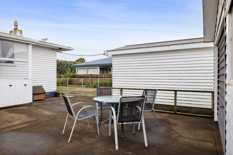 Photo of property in 28 Patu-kukupa Street, Manaia, 4612