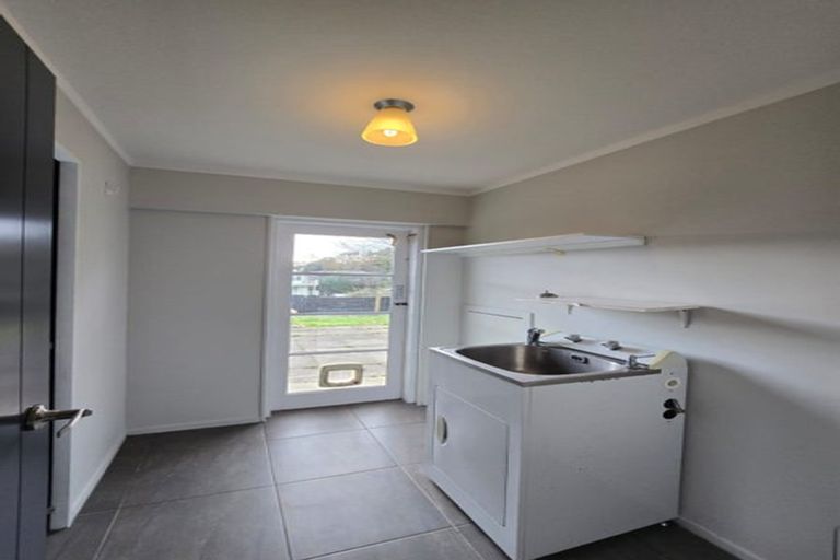 Photo of property in 18 Long Street, Torbay, Auckland, 0630
