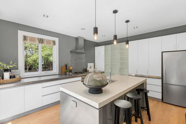 Photo of property in 166 Fendalton Road, Fendalton, Christchurch, 8052