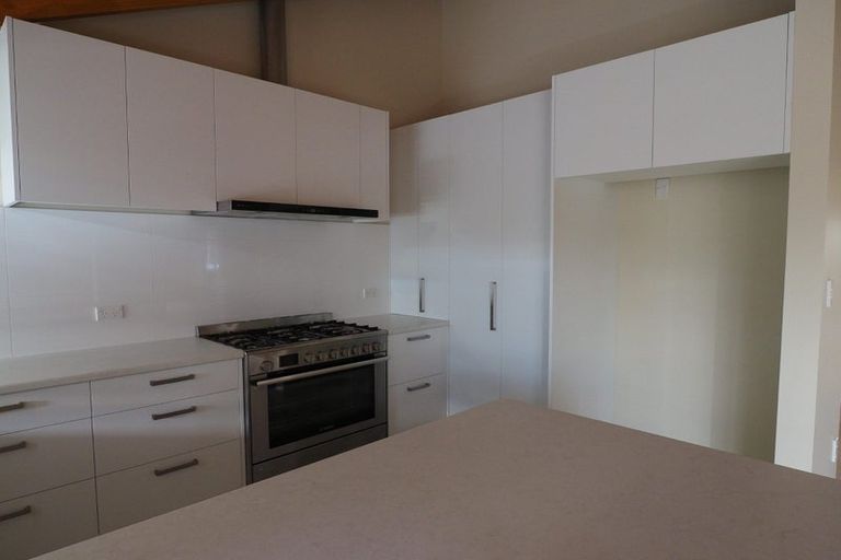 Photo of property in 9 Graven Court, Henderson, Auckland, 0612