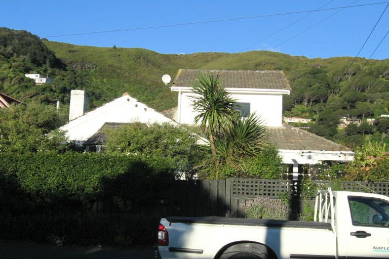 Photo of property in 33 Pukatea Street, Eastbourne, Lower Hutt, 5013