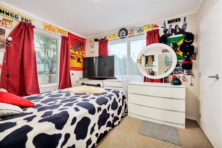 Photo of property in 2 Manatu Lane, Kelston, Auckland, 0602