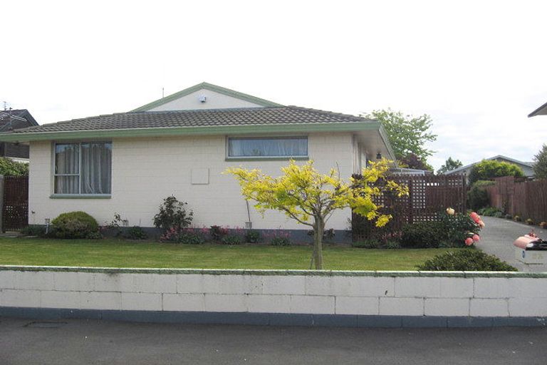 Photo of property in 2/27 Brogar Place, Casebrook, Christchurch, 8051