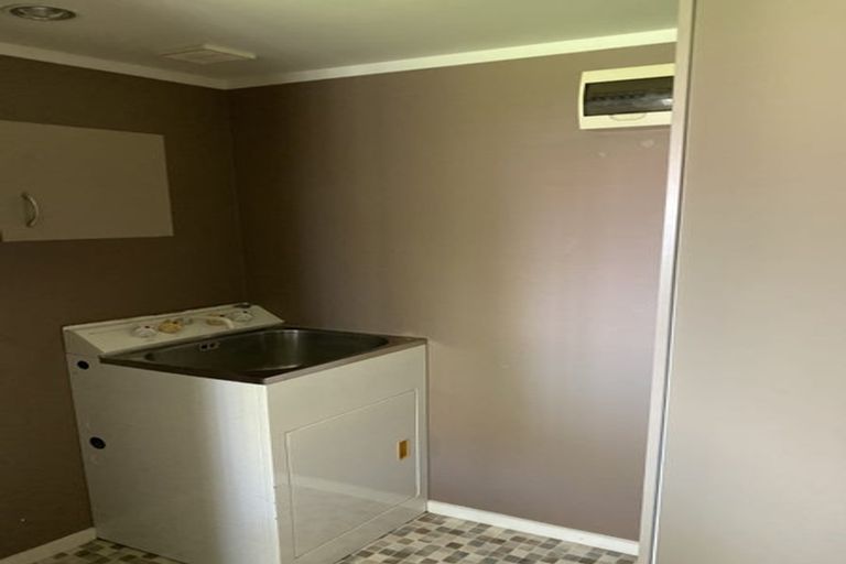 Photo of property in 57 View Road, Henderson, Auckland, 0612