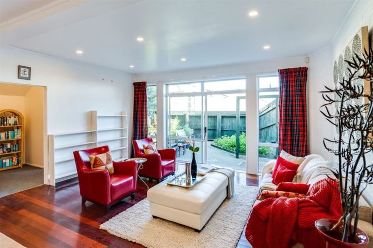 Photo of property in 29 Enfield Road, Hospital Hill, Napier, 4110