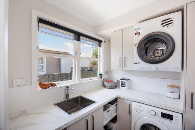 Photo of property in 2 Anzio Place, Awapuni, Palmerston North, 4412