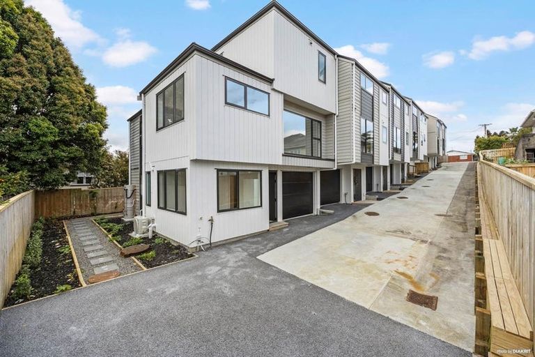 Photo of property in 8/88 Te Atatu Road, Te Atatu South, Auckland, 0610