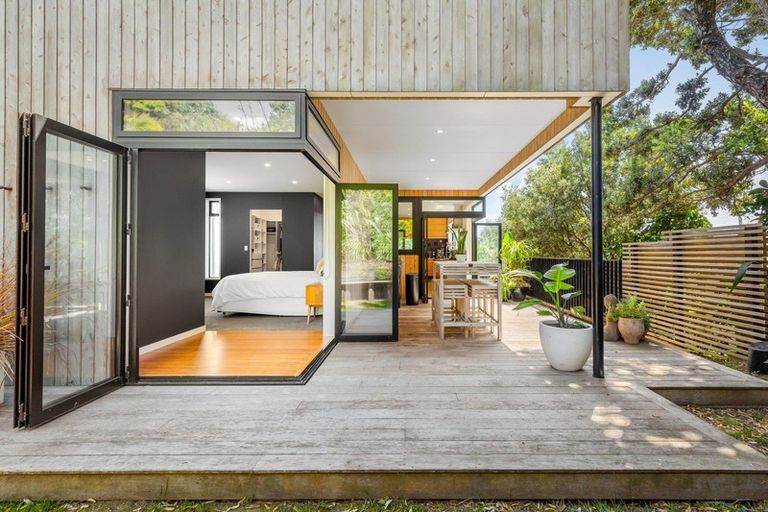 Photo of property in 11 Edwin Mitchelson Road, Muriwai, Waimauku, 0881