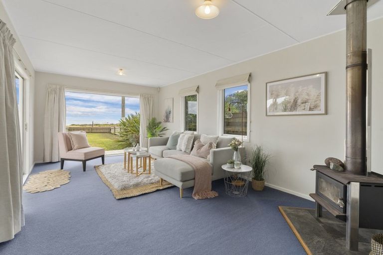 Photo of property in 2 Karaka Street, Otaki Beach, Otaki, 5512