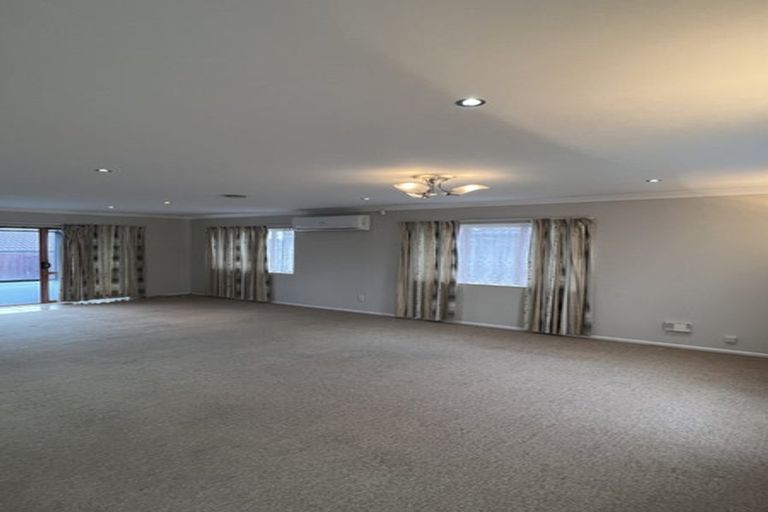 Photo of property in 67 Glenveagh Park Drive, Weymouth, Auckland, 2103
