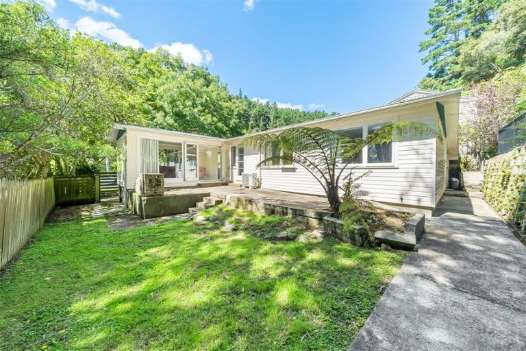 Photo of property in 96 Pinehaven Road, Pinehaven, Upper Hutt, 5019