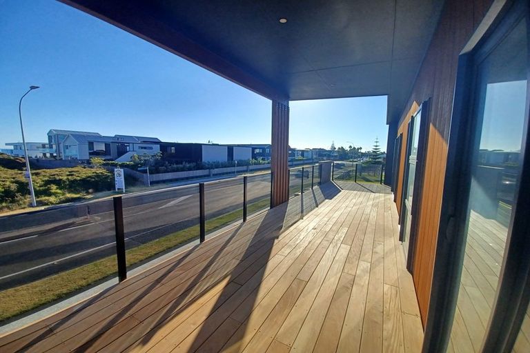 Photo of property in 1a Sandhurst Drive, Papamoa Beach, Papamoa, 3118