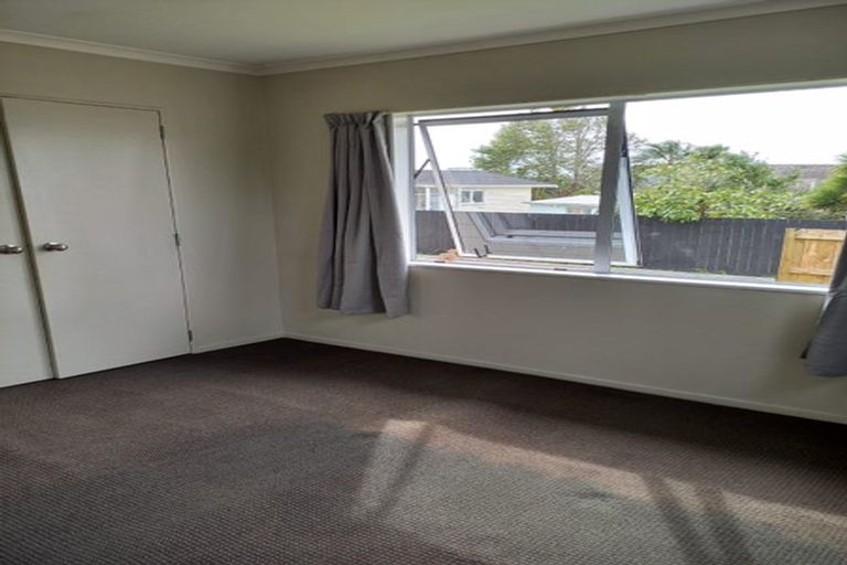 Photo of property in 47 Fairclough Road, Beach Haven, Auckland, 0626