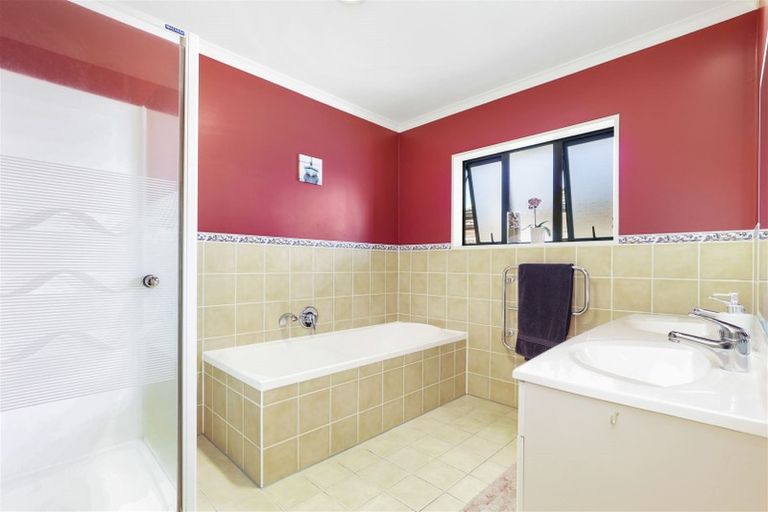 Photo of property in 29 Cairns Crescent, Rototuna, Hamilton, 3210