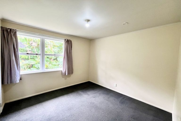 Photo of property in 1/6 Sunhaven Avenue, Glenfield, Auckland, 0629