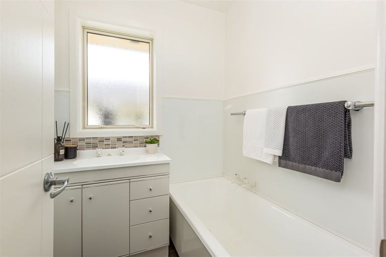 Photo of property in 56 Greendale Avenue, Avonhead, Christchurch, 8042