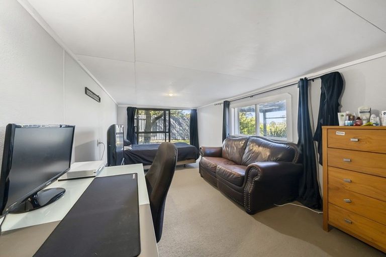 Photo of property in 9 Salford Street, Newlands, Wellington, 6037