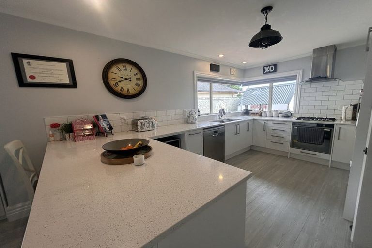 Photo of property in 108 Pacific Drive, Fitzherbert, Palmerston North, 4410