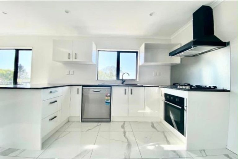 Photo of property in 547 Massey Road, Mangere, Auckland, 2022