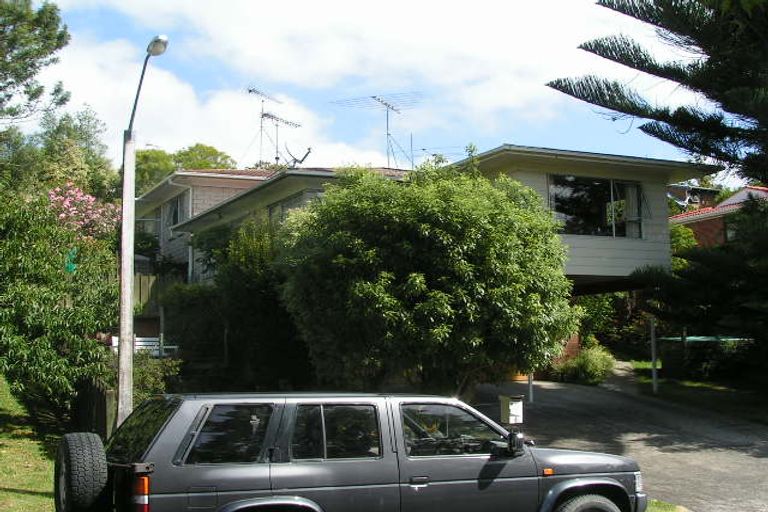 Photo of property in 2/4 Mahuta Grove, Northcote, Auckland, 0627
