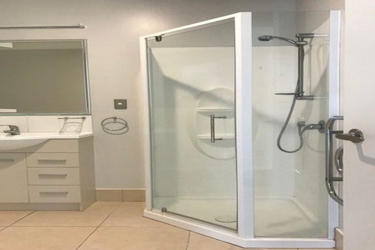 Photo of property in 11m Clearwater Cove, West Harbour, Auckland, 0618