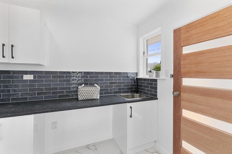 Photo of property in 214 Cambridge Terrace, Naenae, Lower Hutt, 5011