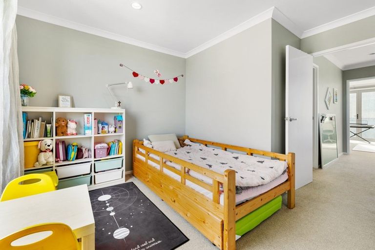 Photo of property in 7n Clearwater Cove, West Harbour, Auckland, 0618