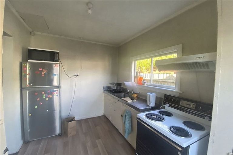 Photo of property in 102 Barbour Street, Waltham, Christchurch, 8011