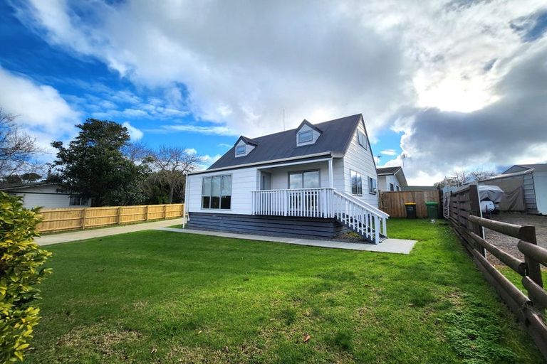 Photo of property in 7a Litchfield Place, Clarks Beach, 2122