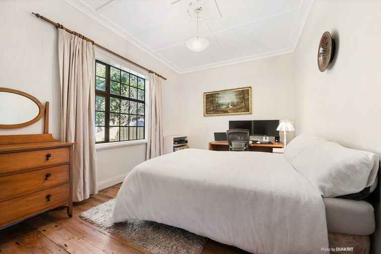 Photo of property in 36 Monorgan Road, Strathmore Park, Wellington, 6022