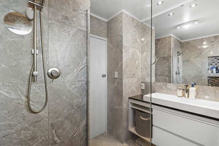 Photo of property in 1/20 Coroglen Avenue, Birkenhead, Auckland, 0626