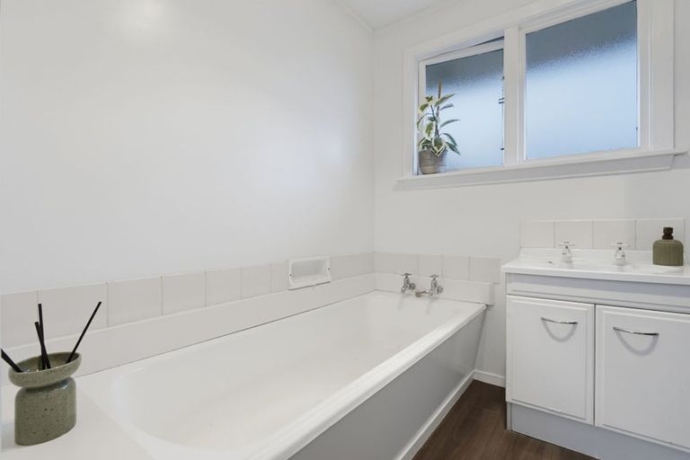 Photo of property in 16 Colesbury Street, Bishopdale, Christchurch, 8053