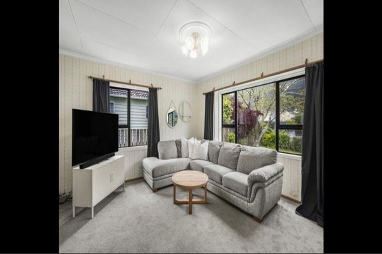 Photo of property in 9 Poole Crescent, Wainuiomata, Lower Hutt, 5014