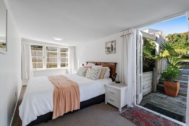 Photo of property in 43 Surf Road, Stanmore Bay, Whangaparaoa, 0932