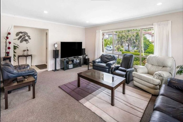 Photo of property in 8 Landvale Court, Browns Bay, Auckland, 0630