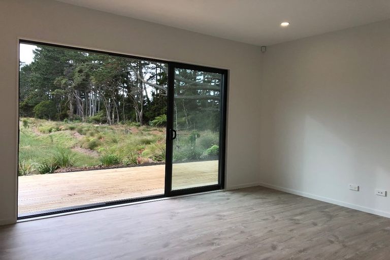 Photo of property in 30 Konoba Avenue, Kumeu, 0810