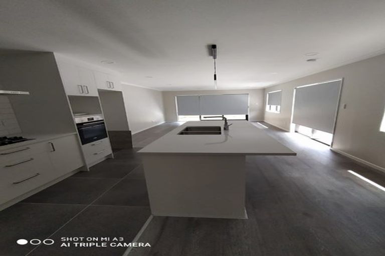 Photo of property in 28 Combat Street, Papakura, 2110