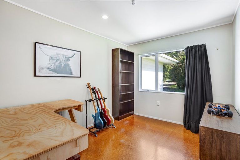 Photo of property in 42 Koraha Road, Kumeu, 0892